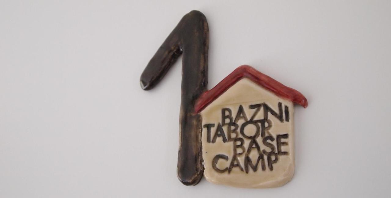 Bed & Breakfast Base Camp Krize Bagian luar foto